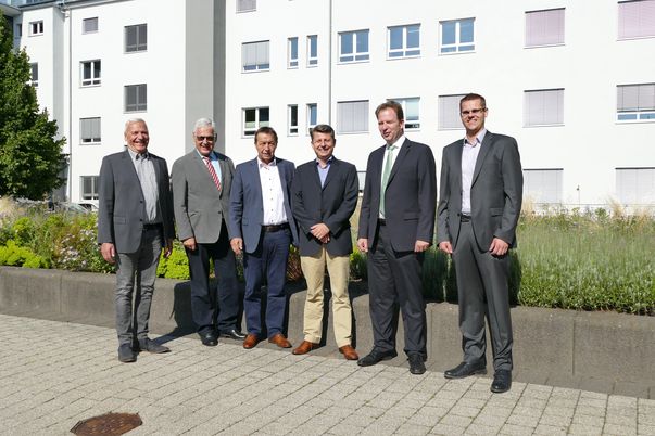 Gruppenfoto bei Abschluss der Gateway Administration mit ovag Netz AG